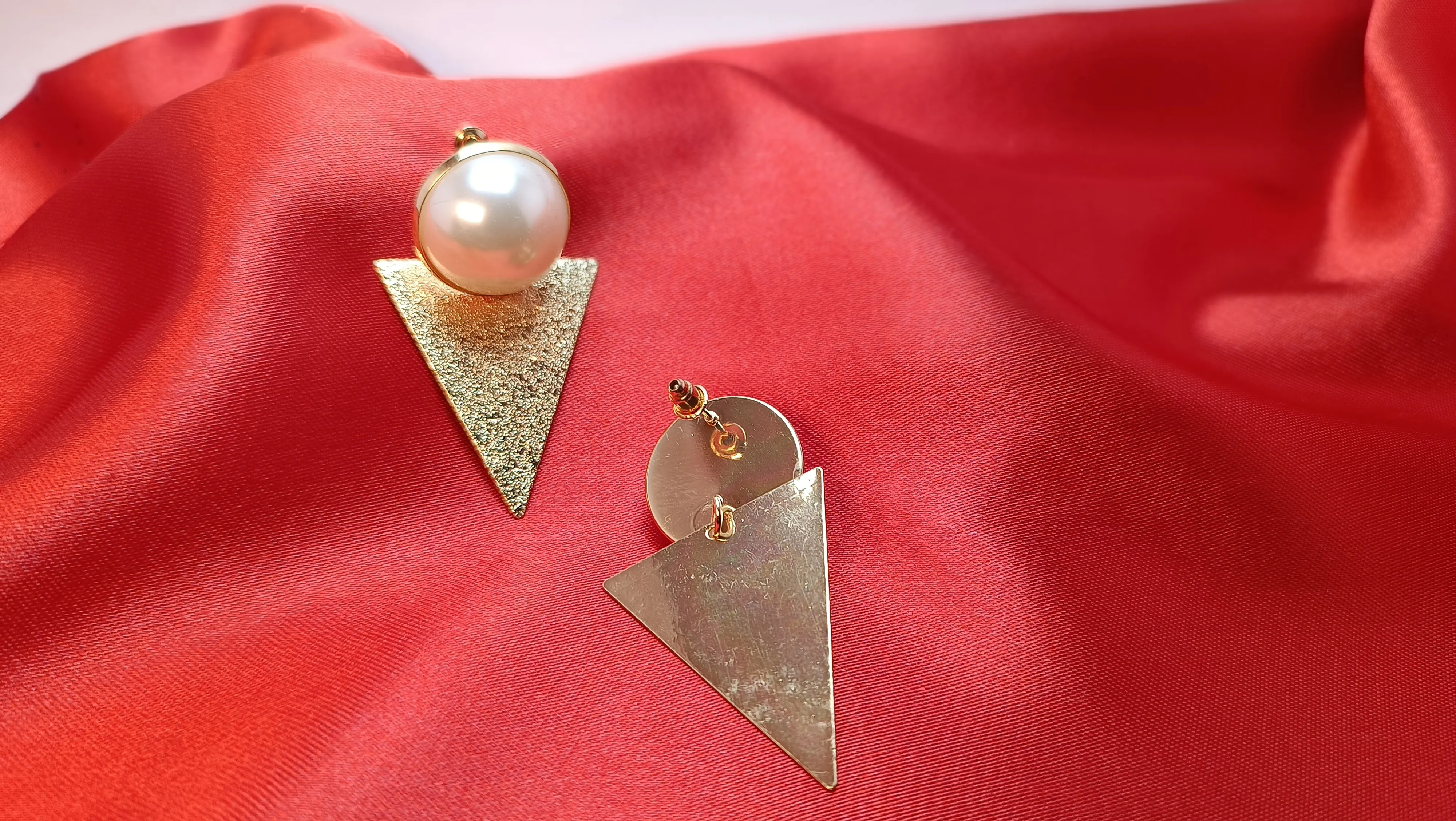 Lustrous Pearl and Textured Gold Geometric Drop Earrings – Elegant Statement Studs